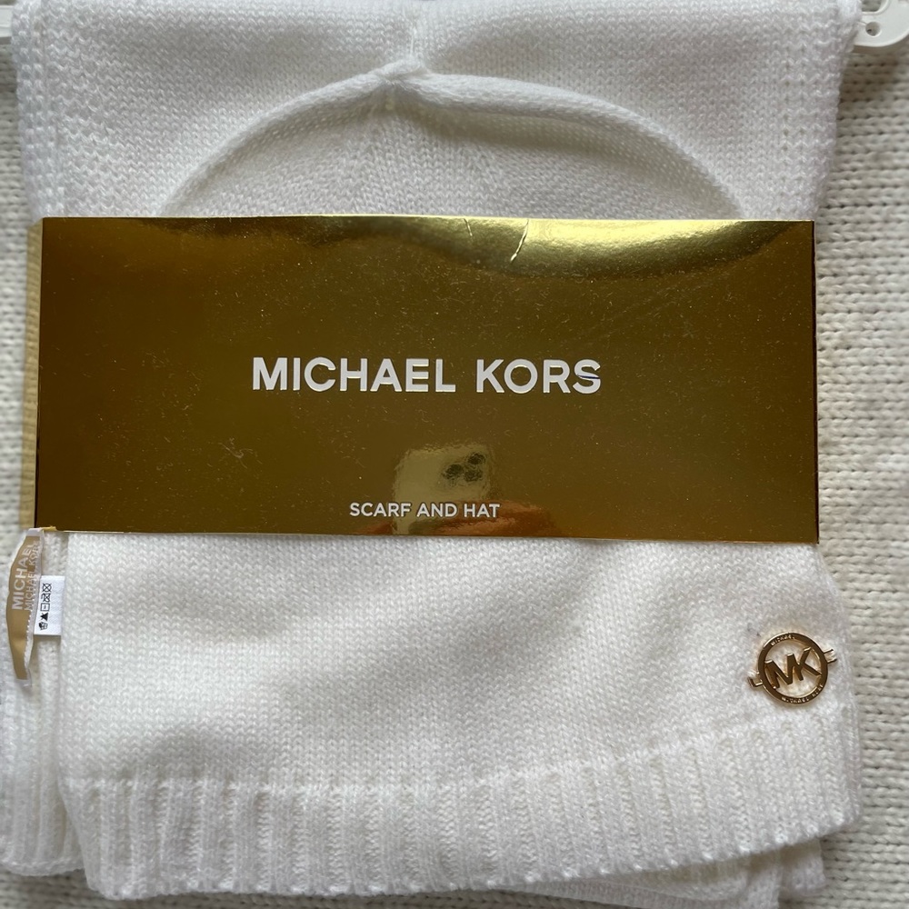 Michael Kors Scarf/hat set